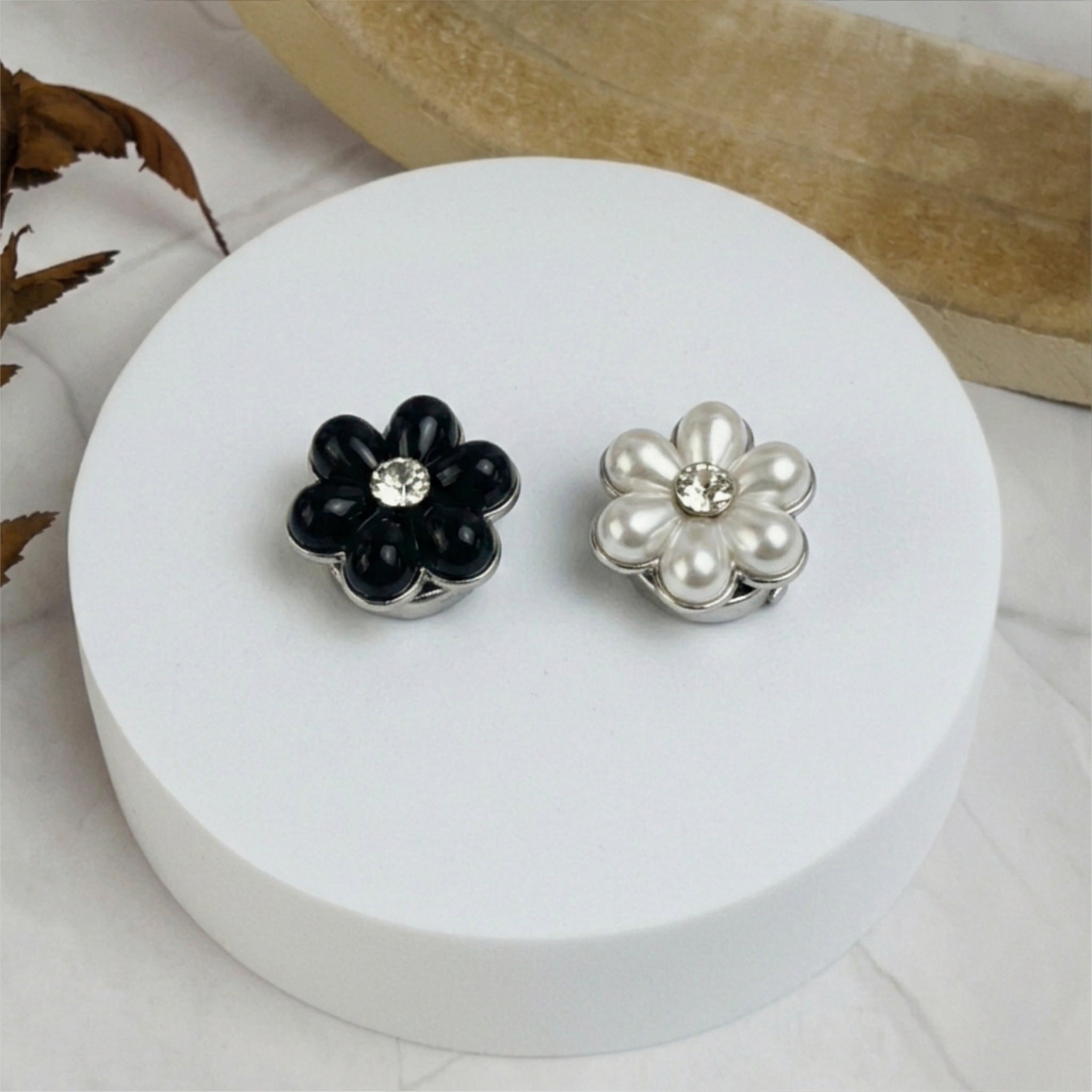 Incanto | Set Coppia Unica | 2 Bottoni Gioiello Diversi