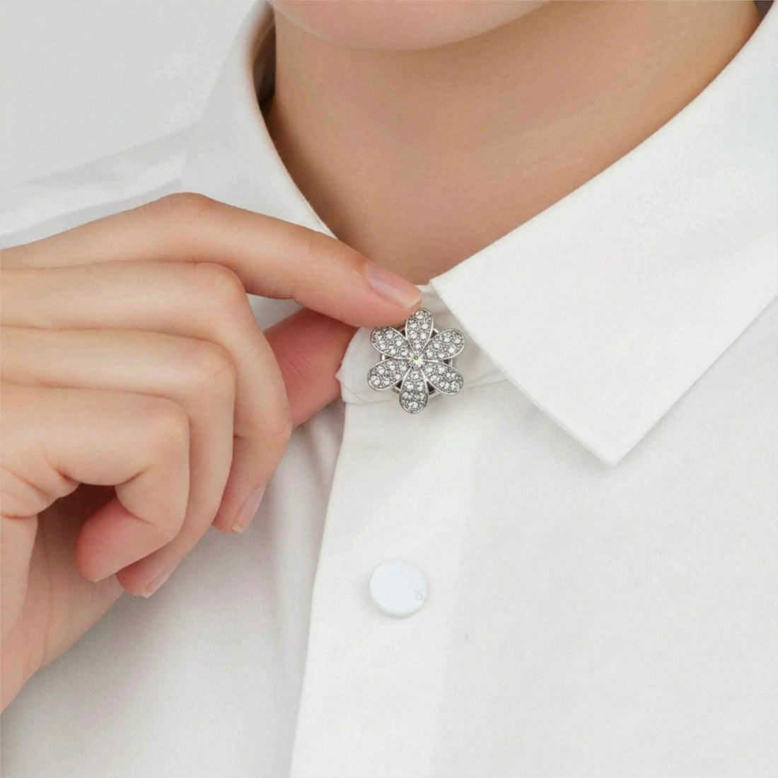 Innocenza | Set Coppia Unica | 2 Bottoni Gioiello Diversi