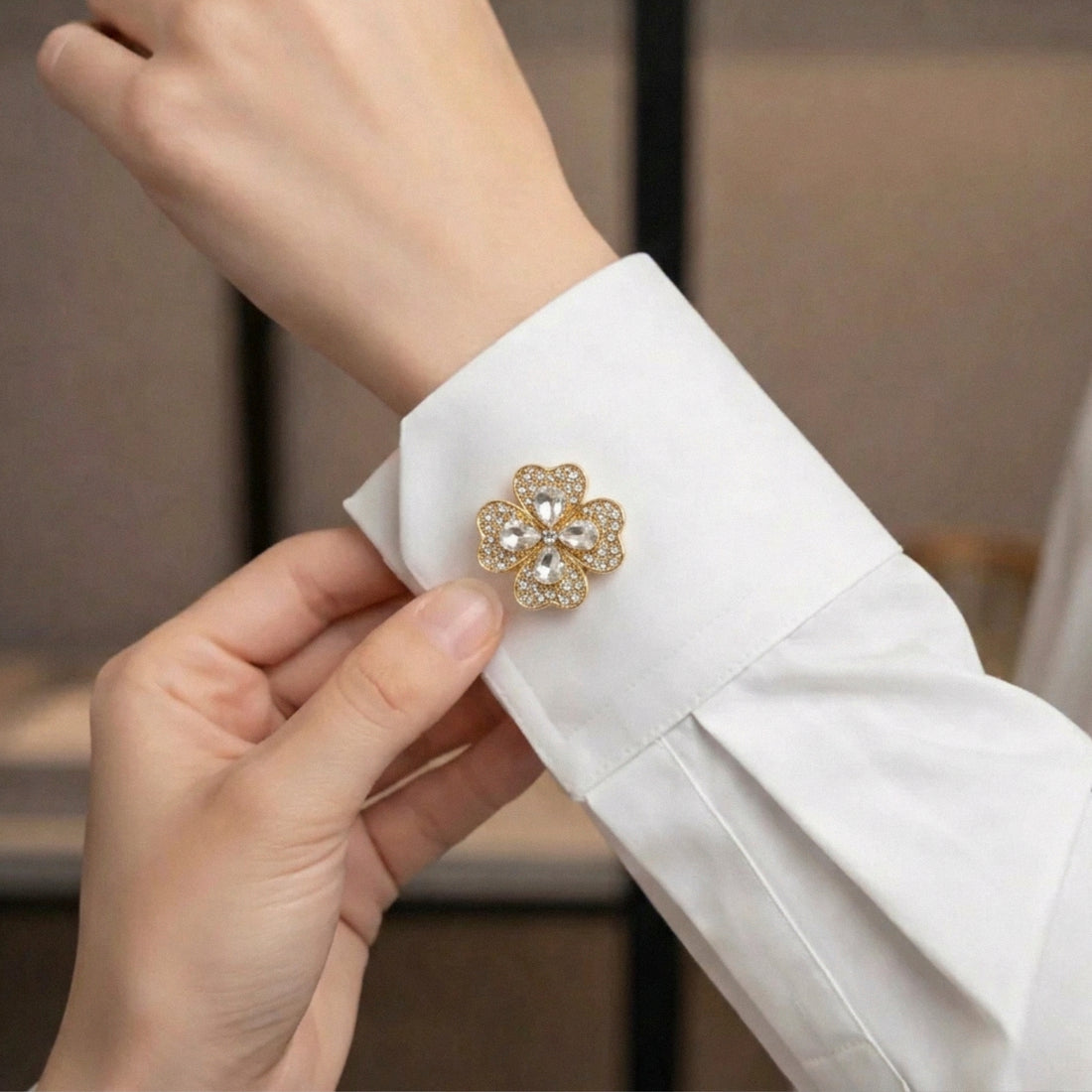 Labirinto | Set Coppia Unica | 2 Bottoni Gioiello Diversi