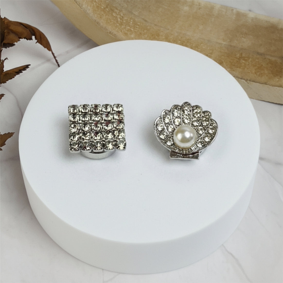 Laguna | Set Coppia Unica | 2 Bottoni Gioiello Diversi