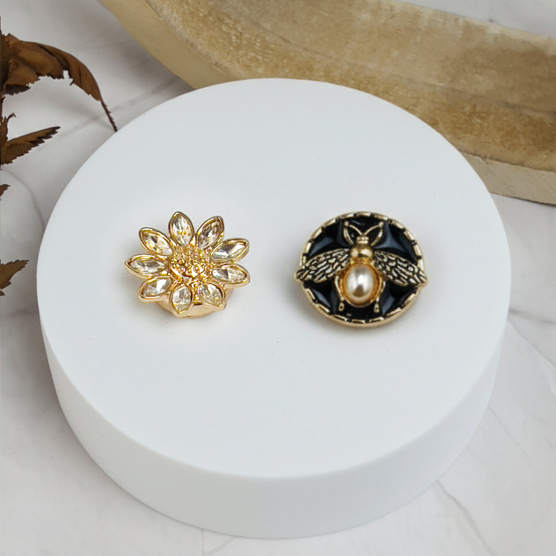 Mistero | Set Coppia Unica | 2 Bottoni Gioiello Diversi